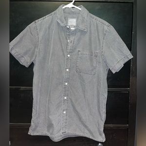 Short sleeve button down